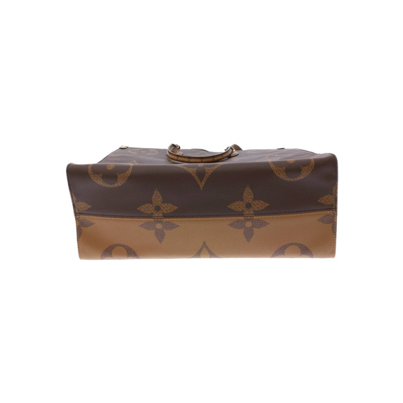 Louis Vuitton On The Go GM Giant Monogram Tote Bag - Picture 3 of 5
